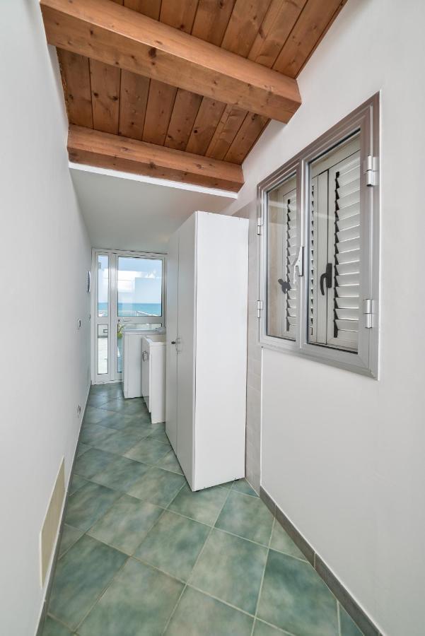 Archimede, Appartamento Con Vista In Centro A Marina Di Ragusa Eksteriør billede