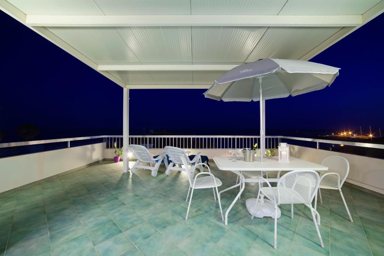 Archimede, Appartamento Con Vista In Centro A Marina Di Ragusa Eksteriør billede