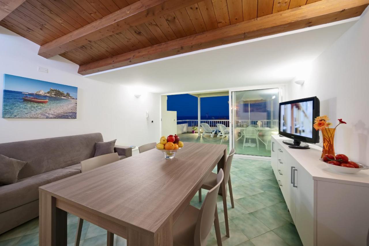 Archimede, Appartamento Con Vista In Centro A Marina Di Ragusa Eksteriør billede
