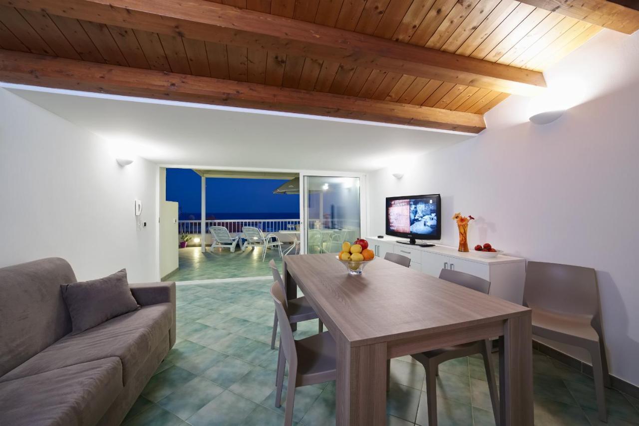 Archimede, Appartamento Con Vista In Centro A Marina Di Ragusa Eksteriør billede