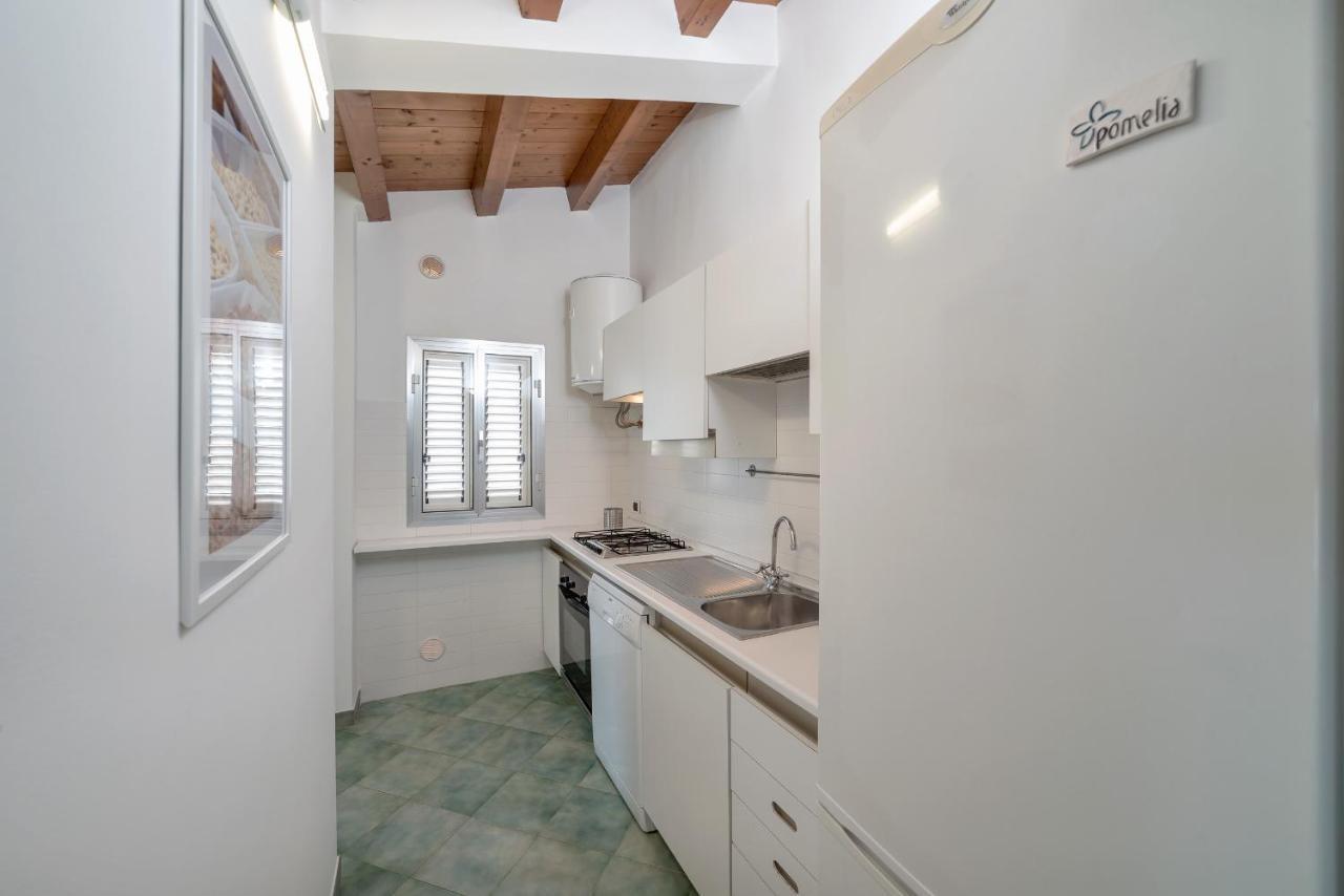 Archimede, Appartamento Con Vista In Centro A Marina Di Ragusa Eksteriør billede