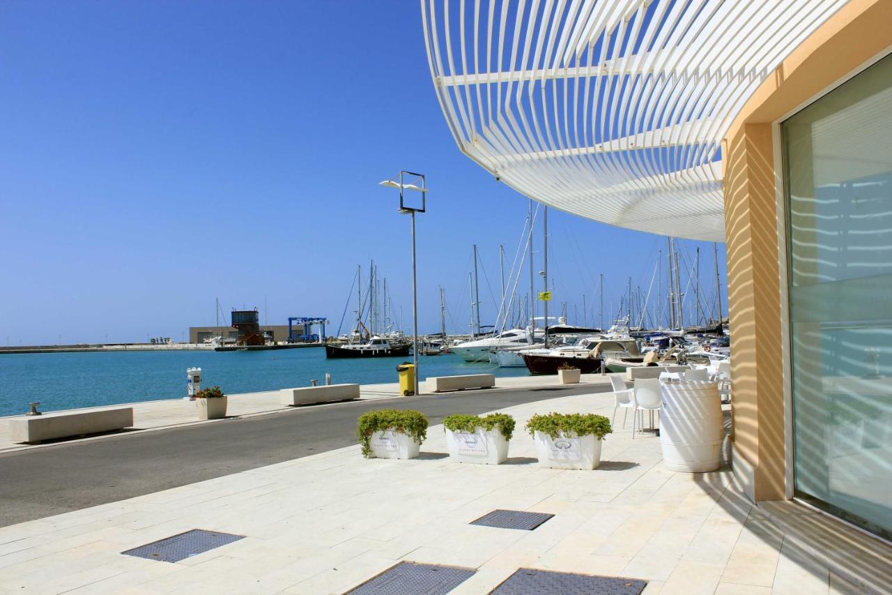 Archimede, Appartamento Con Vista In Centro A Marina Di Ragusa Eksteriør billede